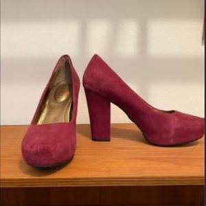 Me Too Leanna Suede Pumps